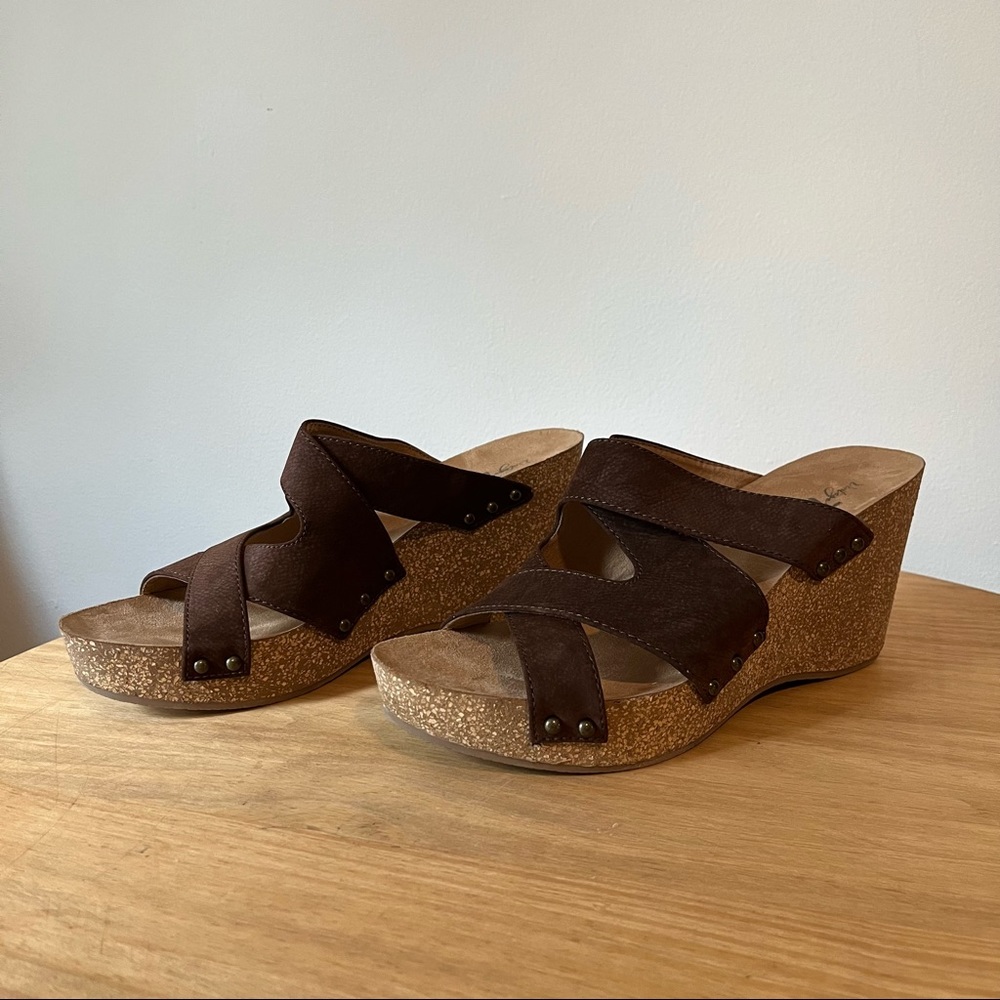 Vintage 7 Eight Brandi brown wedge sandals, sz 10